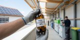 Wasserstoffperoxid entsorgen: So geben Sie Reste und Verpackungen sicher ab